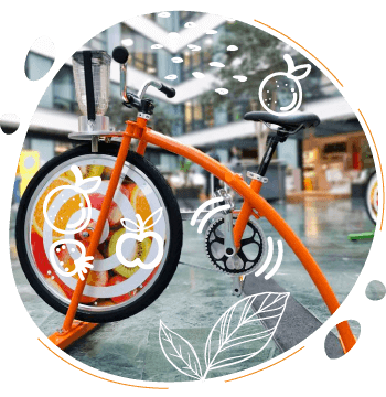 le velo smoothie orange pour enfant permet de mixer son smoothie en pedalant a partir de 4 ans