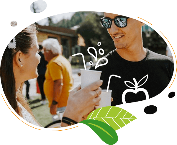 le lendemain de son mariage le couple de maries partage un smoothie lors de l'animation velo smoothie pour les invites du mariage