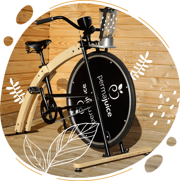 Vélo smoothie biosourcé en bois sur une terasse